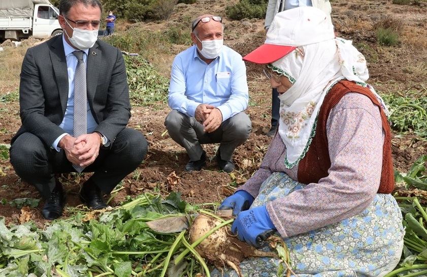 VALİ BALCI PANCAR ÇİFTÇİSİ İLE BULUŞTU