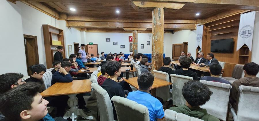 ‘KARİYER GÜNLERİ’NE İL MİLLİ EĞİTİM MÜDÜRÜ KONUK OLDU