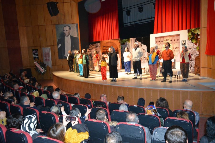 'GESİ BAĞLARI' ADLI TİYATRO OYUNUNA BÜYÜK İLGİ