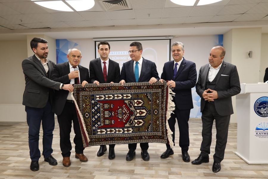 RUHİ ERSOY, YAHYALI'DA KONFERANS VERDİ