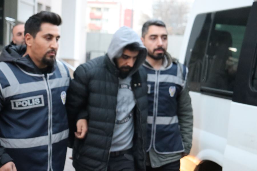 UYUŞTURUCU TACİRİ POLİSTEN KAÇAMADI