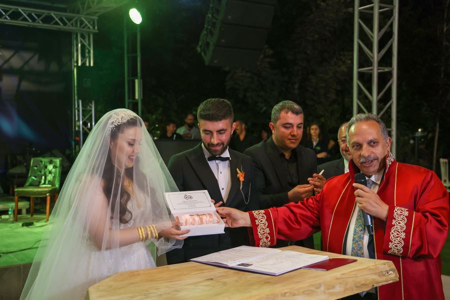 TALAS'TA BİN 456 ÇİFT 'EVET' DEDİ