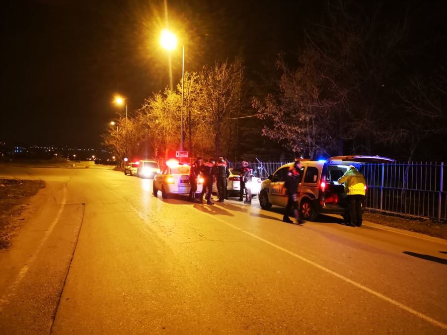 ALKOLLÜ SÜRÜCÜ MOTOSİKLETE ÇARPTI