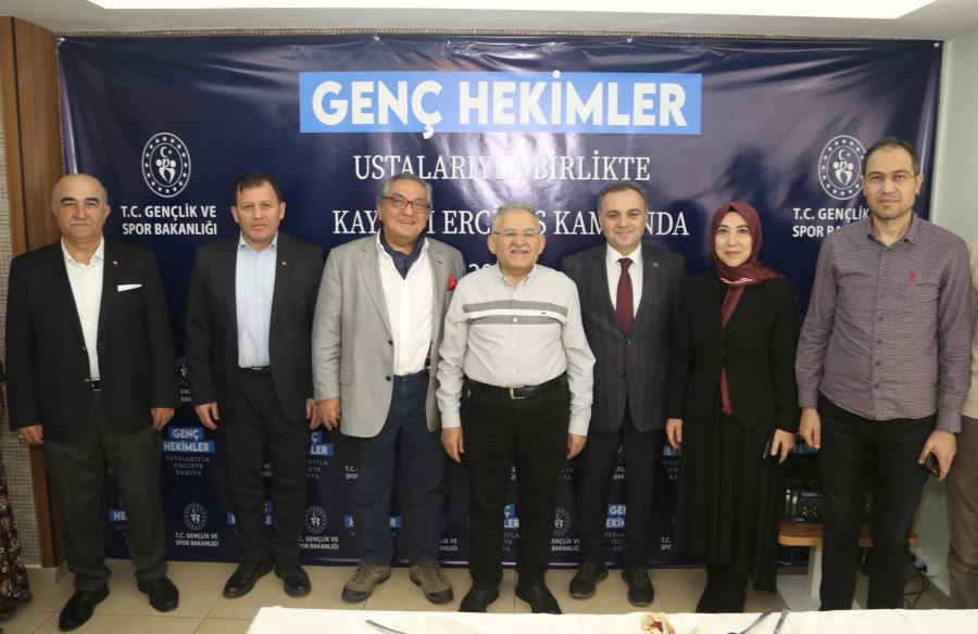 BAKAN KASAPOĞLU’DAN DOKTOR BAŞKANA TEŞEKKÜR