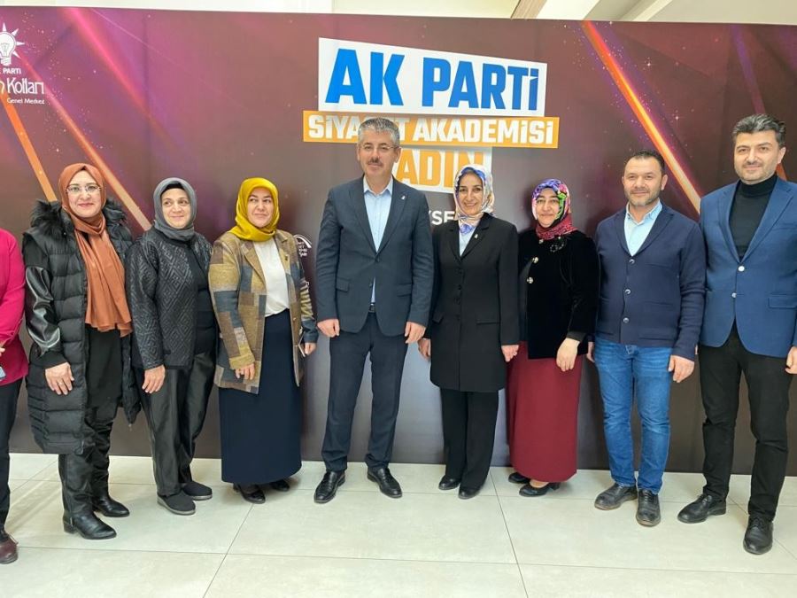 AK PARTİ'DEN KADINLARA EĞİTİM