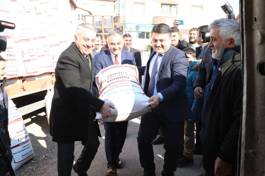 DEVELİ BELEDİYESİ'NDEN ÇİFTÇİYE DESTEK