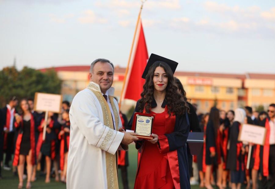263 ÖĞRENCİ MEZUN OLDU