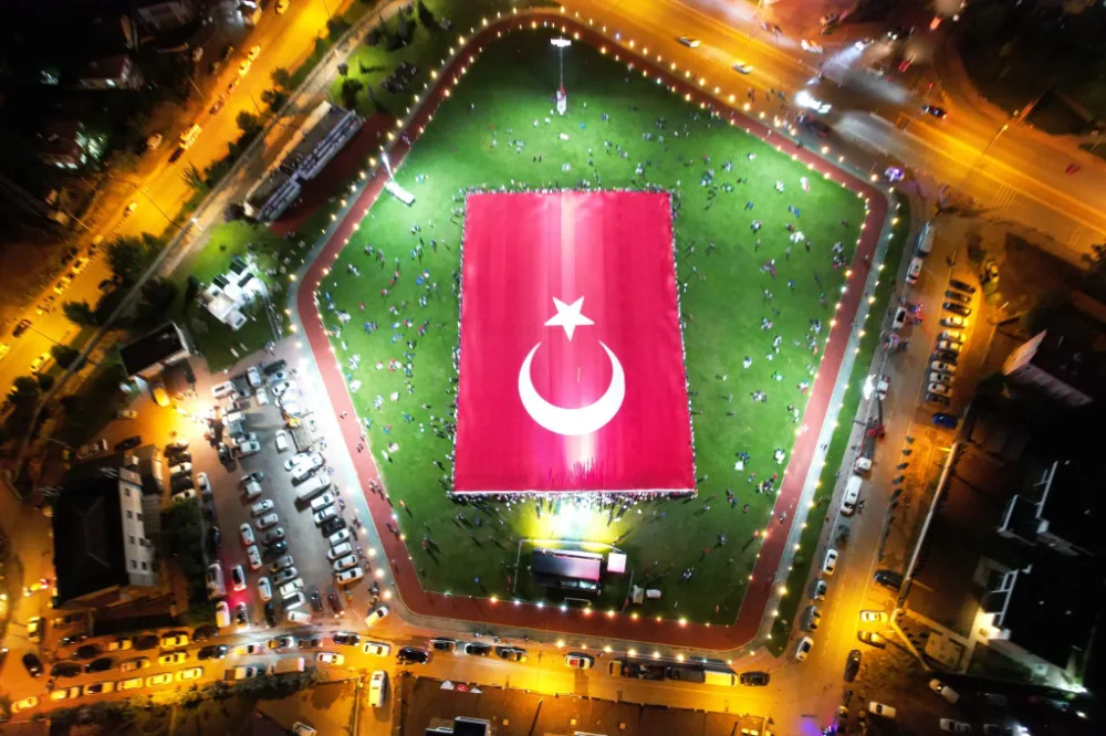EN BÜYÜK TÜRK BAYRAĞI AÇILDI