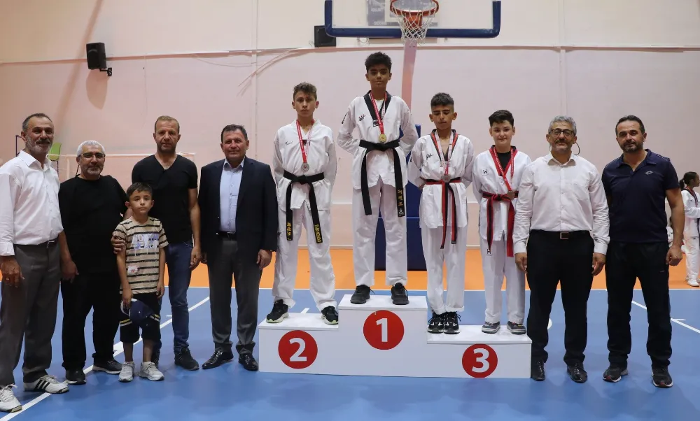 ANTRENÖR ANISINA TURNUVA DÜZENLENDİ