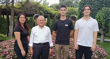 BÜYÜKKILIÇ'TAN GENÇLERLE SOHBET
