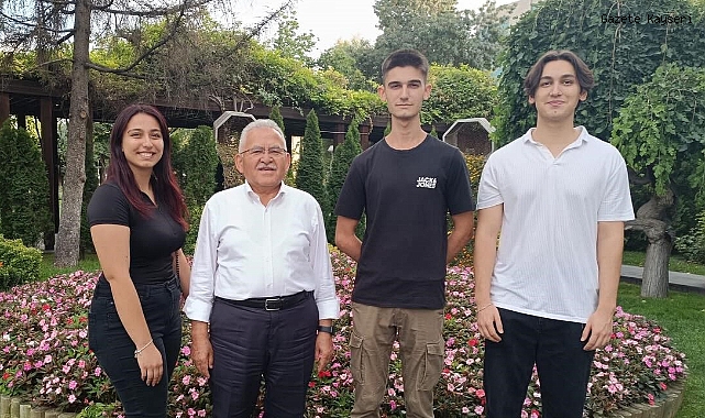 BÜYÜKKILIÇ'TAN GENÇLERLE SOHBET