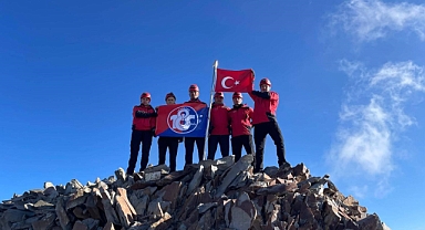 JAK TİMLERİNDEN ZİRVE TIRMANIŞI