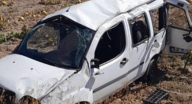 TİCARİ ARAÇ ŞARAMPOLE DEVRİLDİ: 1 ÖLÜ, 1'İ AĞIR 2 YARALI!
