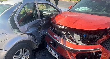 KAVŞAK'TA KORKUTAN KAZA: 3 YARALI VAR!