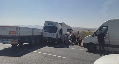 KAYSERİ'DE KORKUTAN KAZA: 11 KİŞİ YARALANDI!