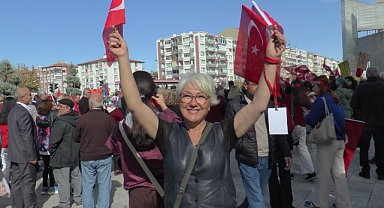 VATANDAŞLARDAN 'CUMHURİYET YÜRÜYÜŞÜ'