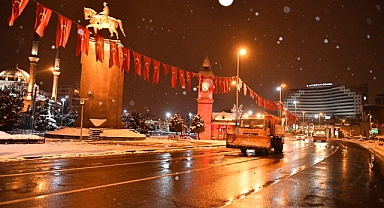 ''GECE, GÜNDÜZ DEMEDEN SAHADAYIZ''
