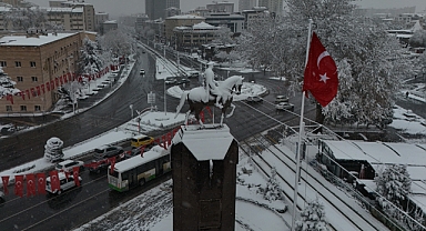 KAYSERİ'DE SON 20 YILIN EN FAZLA KAR YAĞIŞI YAŞANDI