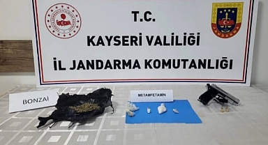 ŞÜPHELİ ARAÇTAN UYUŞTURUCU ÇIKTI!