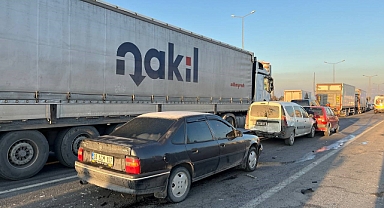 KAYSERİ'DE ZİNCİRLEME KAZA: 2 YARALI VAR