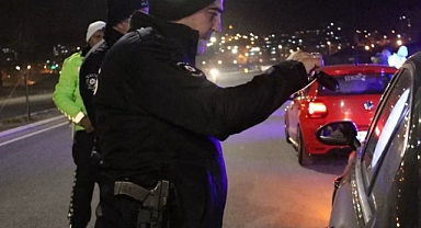 NARKOASAYİŞ UYGULAMASINDA YAKAYI ELE VERDİLER!