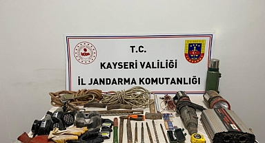 TÜMÜLÜSTE KAÇAK KAZIYA SUÇÜSTÜ!