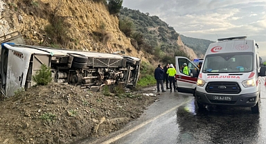 TUR MİNİBÜSÜ DEVRİLDİ: 23 YARALI VAR!