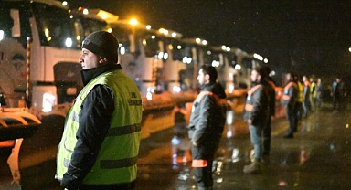 BÜYÜKŞEHİR, KARDAN KAPANAN 142 MAHALLE YOLUNU AÇTI