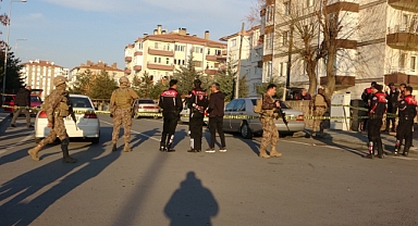 KARAKOL ÇIKIŞINDA SİLAHLI KAVGA: 4 YARALI VAR!
