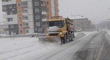 KOCASİNAN'DA KAR MESAİSİ ARALIKSIZ SÜRÜYOR