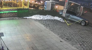 KORKUTAN KAZA ANI KAMERALARA BÖYLE YANSIDI!