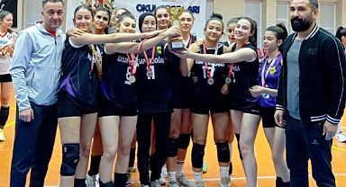 VOLEYBOL LİGİ'NDE KUPALAR SAHİBİNİ BULDU