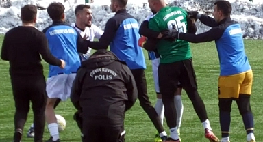 YEŞİL SAHALARDA UÇAN TEKMELER KONUŞTU