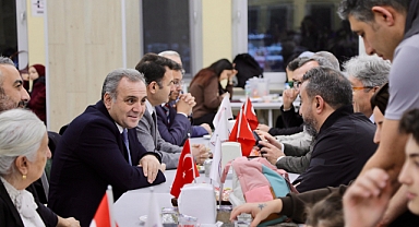 REKTÖR PROF. DR. ALTUN, ÖĞRENCİLERLE İFTAR YAPTI