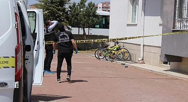 CAMDAN DÜŞEN KADIN HAYATINI KAYBETTİ