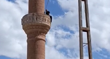 MİNAREYE ÇIKARAK ATLAMAK İSTEDİ