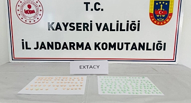 ZEHİR TACİRLERİ JANDARMADAN KAÇAMADI