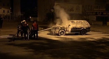 PARK HALİNDEKİ RANGE ROVER YANDI