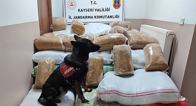 YOLCU OTOBÜSÜNDE 1 BUÇUK TON KAÇAK TÜTÜN!