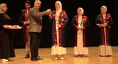 ERÜ İLAHİYAT FAKÜLTESİ’NDE MEZUNİYET HEYECANI