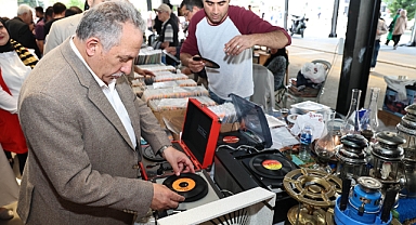 ANTİKACILAR KENDİ YERİNDE KENDİ GÜNÜNDE
