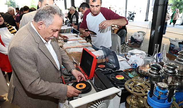 ANTİKACILAR KENDİ YERİNDE KENDİ GÜNÜNDE