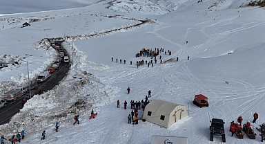 ERCİYES'TE GERÇEĞİ ARATMAYAN ÇIĞ TATBİKATI