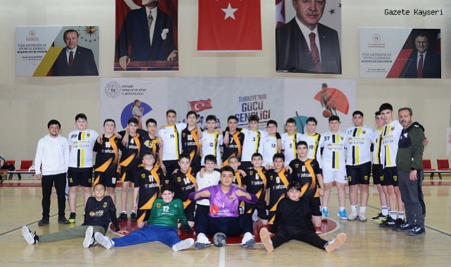 KULÜPLÜ KÜÇÜKLER, HENTBOL BİRİNCİLİĞİ BAŞLADI