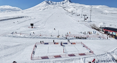 ERCİYES'TE KAR VOLEYBOLU HEYECANI BAŞLIYOR