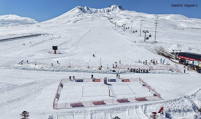 ERCİYES'TE KAR VOLEYBOLU HEYECANI BAŞLIYOR
