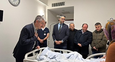 VEKİL ÇOPUROĞLU HASTANEDE HASTALARLA BULUŞTU