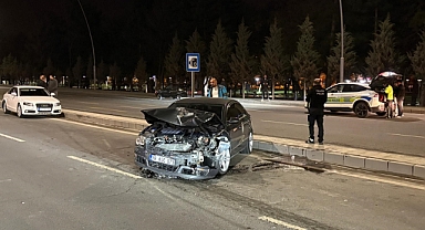 KAYSERİ'DE İKİ OTOMOBİL ÇARPIŞTI: 1 YARALI