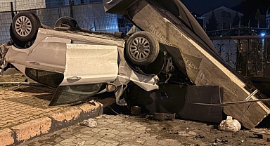 TAKLA ATAN OTOMOBİL GİRİŞE ÇARPTI: 1 YARALI