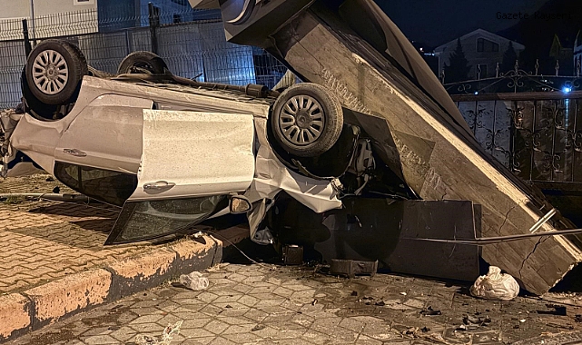 TAKLA ATAN OTOMOBİL GİRİŞE ÇARPTI: 1 YARALI